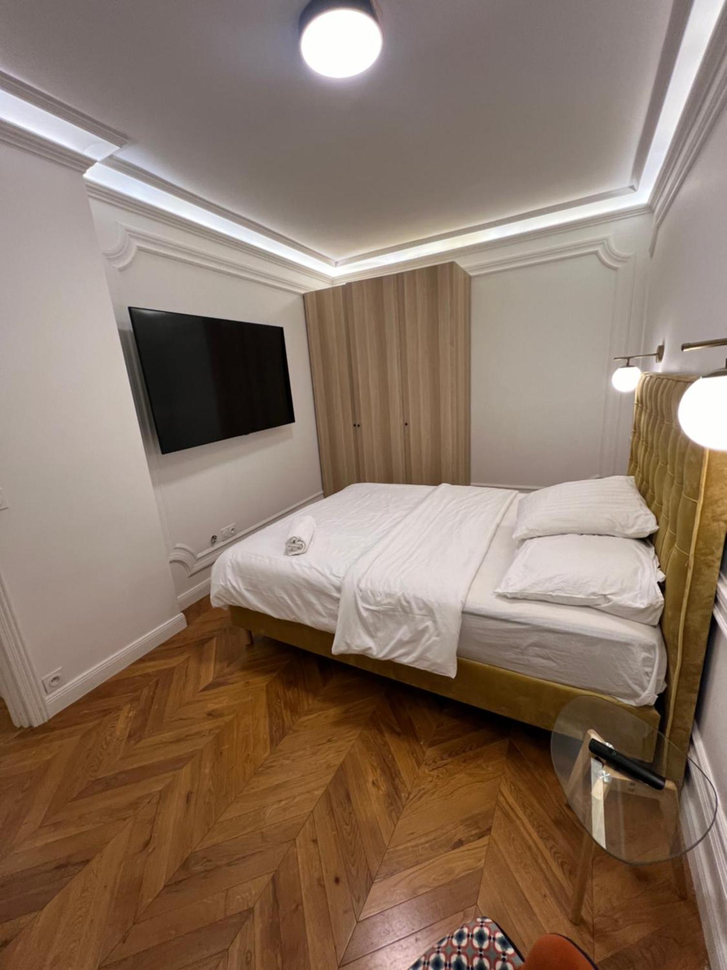 Private Apartments - Champs-Elysees Париж Екстериор снимка