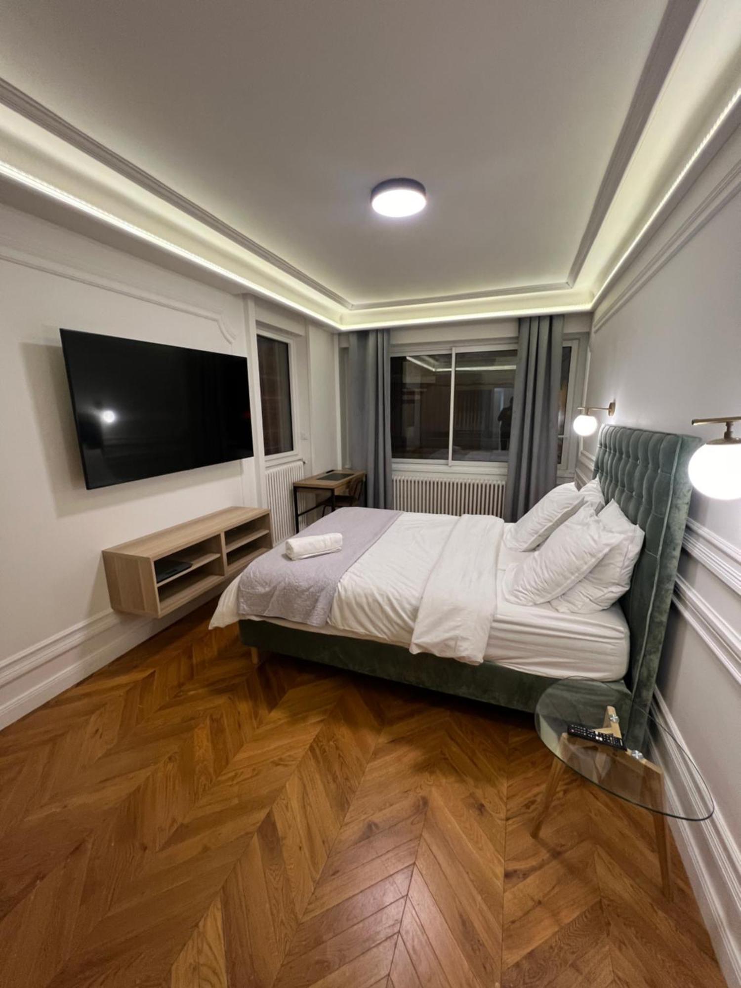 Private Apartments - Champs-Elysees Париж Екстериор снимка